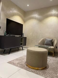 Lennox Studio Apartment - 6