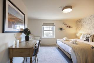 Charming Cotswold Cottage in Central Winchcombe - 2