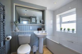 Charming Cotswold Cottage in Central Winchcombe - 1