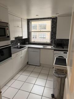 City Centre 3-Bed Flat with Lift and Roof Terrace - 3