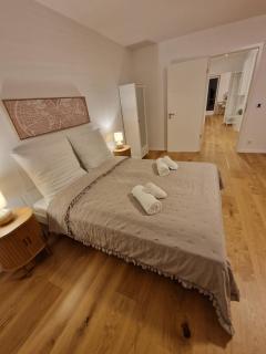 Modernes Neubauhaus ca 200 qm Nähe vom Flughafen - 1