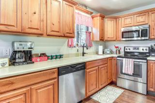 2 Mi to Fool Hollow Lake Wooded Cabin with Fire Pit - 2