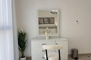 Harbor 1BR Retreat in Waters Edge Yas Island - 4