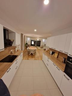 Modernes Neubauhaus ca 200 qm Nähe vom Flughafen - 4