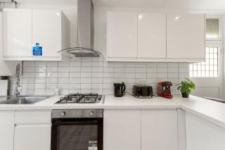 Stylish 5 Bed Home in Forest Hill by Amber Stays, Perfect for Business & Contractors Sleeps 16 - 1