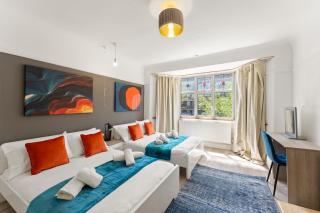 Stylish 5 Bed Home in Forest Hill by Amber Stays, Perfect for Business & Contractors Sleeps 16 - 4