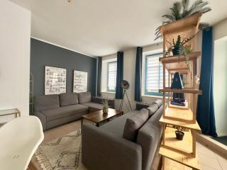 Spacious 70sqm Apartment Sleeps 6 Free Parking - 2