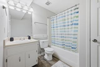 Trendy 2BR2BA Highland Park Escape - 6