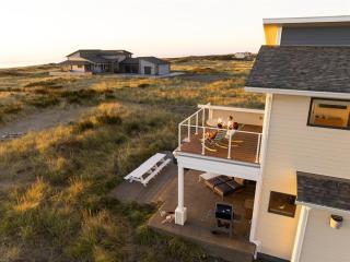Beachfront Modern with Hot Tub, Game Room, Sleeps 14 - 7