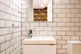 Alto da Lapa House w Parking by LovelyStay - 2