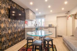 Alto da Lapa House w Parking by LovelyStay - 7