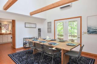 15 Min Walk to Beach w Kayaks - 1