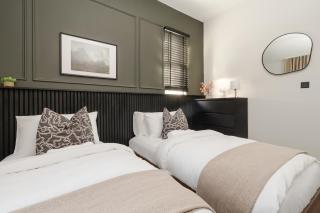 Luxury 4BedRoom Home - Near City Centre & LFC - 2