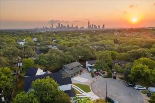 Spacious 4BR South Austin Home Minutes to Downtown - 8