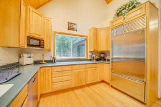 19 Mi to Slopes at Crystal Mtn Getaway with Hot Tub - 1