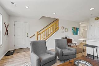 Beautifully remodeled 2 br condo - 9