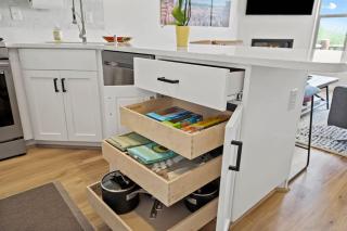 Beautifully remodeled 2 br condo - 4