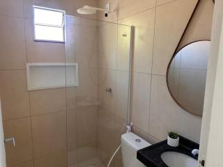 Suite2 com ar condicionado e a Beira mar , cozinha compartilhada e completa Micro ondas air fryer forno elétrico fogão Geladeira freezer gelagua e cafeteria elétrica Tudo para vc se sentir em casa além de um Deck com churrasqueira vista mar - 2