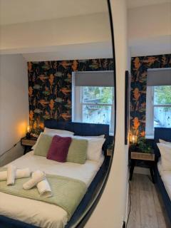 Sleeps 6 - Free Parking - Self Contained Flat - 5