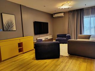 1949 Luxury Apartment - 7