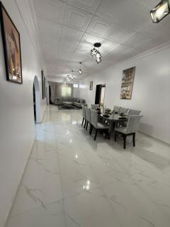 فيلا مودرن مكونة من 4 غرف نوم وصالة ومجلس ومطبخ 9 - 0