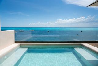 Beachfront Luxe Penthouse Studio in Isla Mujeres - 5