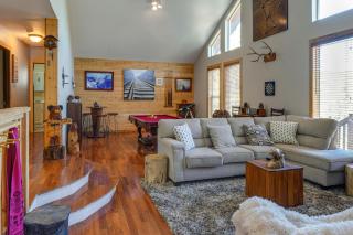 PMC Mountainside Cabin Hit the Trails, Play Pool! - 5