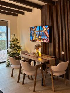 Domivka котедж із чаном-джакузі, каміном і кіно-зоною у Cлавську - 0