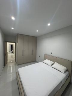 Urban Comfort Apartment - 5