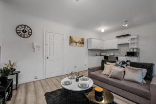 The Luxe Soho Flat - 3