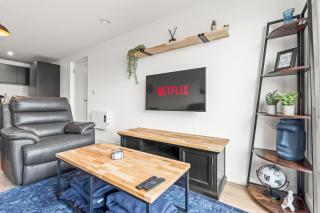 Central Liverpool 2 Bedroom Apartment, Large, Modern, WIFI, Sleeps 4 - 7