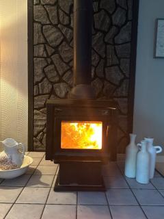 Little Longbow Lakefront Chalet - 4