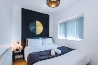 Spacious 4 Bed House in Birmingham City Centre, Ideal for long term with Free Parking - 3