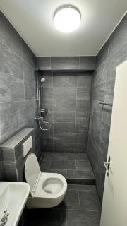 Cosy 3 bedroom Balcony Free parking Fast Wifi - 4