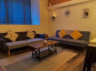 Spacious City Centre Apartment With Free Parking -  - 3