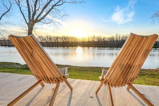 Riverfront Reset! Dells Cabin with Kayaks and Deck - 9