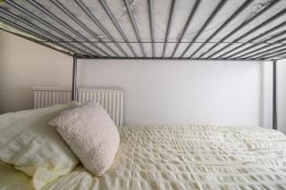 Seaside - House - Sleeps 10 - Parking - Garden - 2