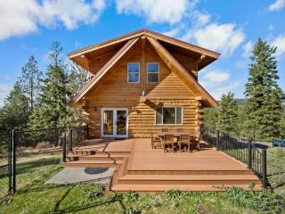 Nomad Peak Retreat Rustic Cabin in Mt Spokane - 6