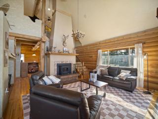 Nomad Peak Retreat Rustic Cabin in Mt Spokane - 3