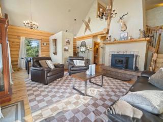 Nomad Peak Retreat Rustic Cabin in Mt Spokane - 2