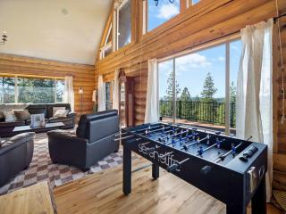 Nomad Peak Retreat Rustic Cabin in Mt Spokane - 1