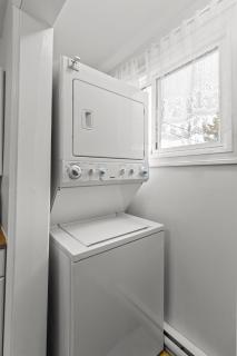 Relaxing 2BR Parking Self Check-In - 1