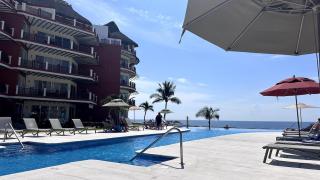 2 Bedroom Ocean Front Condo 180 degree ocean views - 5
