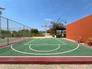 2 Bedroom Ocean Front Condo 180 degree ocean views - 3