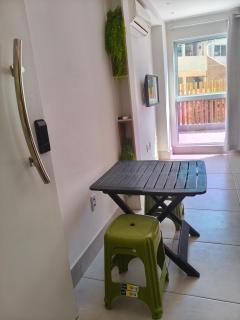 AP no Centro de Porto sala reversível p/ 2 quartos - 1