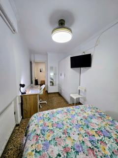 Habitación con baño, salón y cocina privados - 1