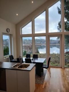 Exklusivt hus med sjöutsikt - Opp-Norrby - 0