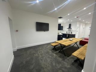 Royal House by Bourne Hall - 6