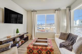 NEW Modern Interquest Stay - King Bed - Balcony - 3