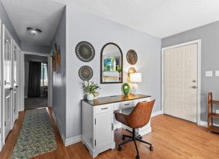 The Stark House - End-Unit Townhome - Pet Friendly - 7
